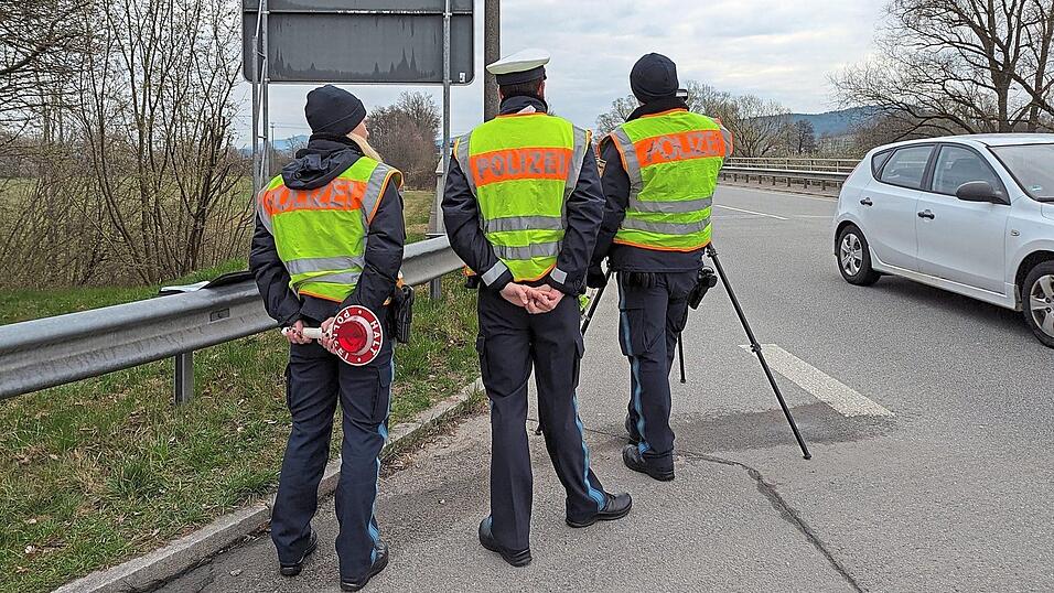 An der Scheurer-Kreuzung herrscht eine Geschwindigkeitsbegrenzung von 60 Stundenkilometern. Dort waren die Beamten am Mittwoch auf der Suche nach Temposündern. An der Scheurer-Kreuzung herrscht eine Geschwindigkeitsbegrenzung von 60 Stundenkilometern. Dort waren die Beamten am Mittwoch auf der Suche nach Temposündern.