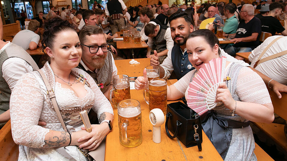 Das sind die Partybilder vom Dienstag, 12. August, aus dem Festzelt Nothaft. Das sind die Partybilder vom Dienstag, 12. August, aus dem Festzelt Nothaft.