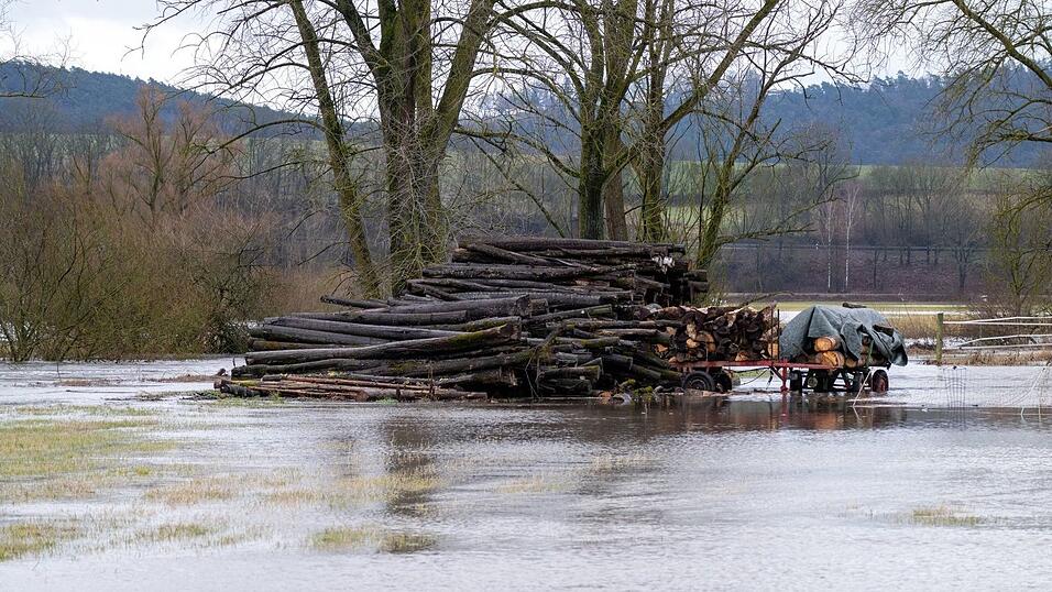 Regen und Schneeschmelze sorgen f&uuml;r &Uuml;berschwemmungen.