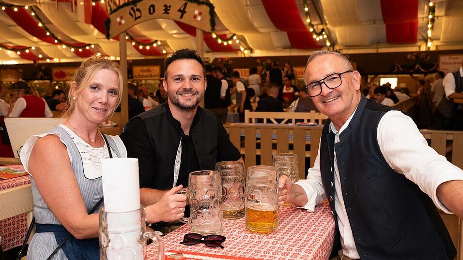 Die Partybilder vom Donnerstag, 13. August, aus dem Festzelt Greindl. Die Partybilder vom Donnerstag, 13. August, aus dem Festzelt Greindl.