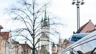Ein 20-Jähriger hat laut Polizei in einem Straubinger Drogeriemarkt mehrere Parfüms gestohlen. (Symbolbild) Ein 20-Jähriger hat laut Polizei in einem Straubinger Drogeriemarkt mehrere Parfüms gestohlen. (Symbolbild)