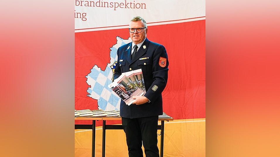 Kreisbrandrat Manfred Danner stellte den Jahresbericht 2023 vor. Kreisbrandrat Manfred Danner stellte den Jahresbericht 2023 vor.
