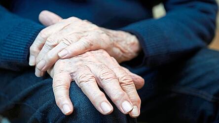Auch wenn Parkinson manchmal &bdquo;Zitterkrankheit&ldquo; genannt wird, leiden nur etwa 40 Prozent der Patienten an einem Tremor.