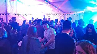 Am Freitag war Party mit DJ Mike angesagt. Am Freitag war Party mit DJ Mike angesagt.