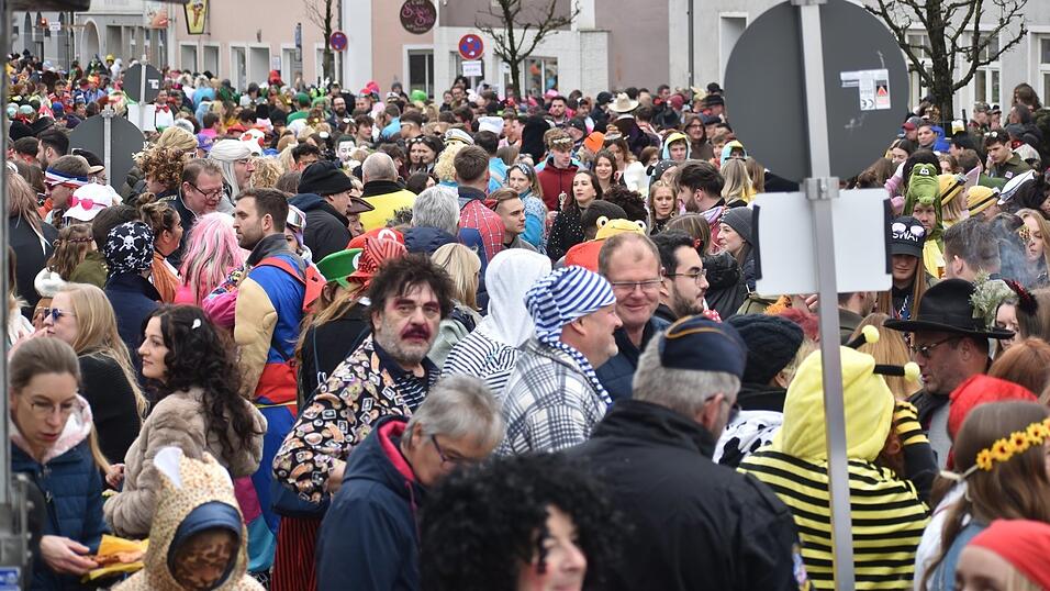 Wegen der vielen Besucher herrscht am Rosenmontag nach Ansicht des B&uuml;rgermeisters 'der Ausnahmezustand'.