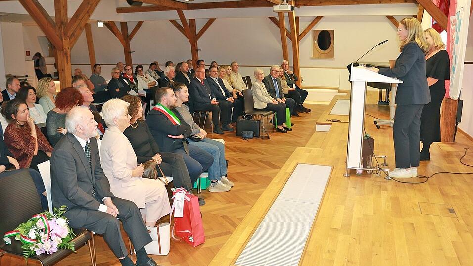 Auch B&uuml;rgermeisterin Sibylle Entwistle w&uuml;rdigte die Verdienste der Geehrten.