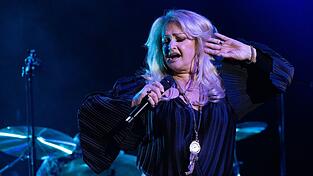 S&auml;ngerin Bonnie Tyler wird aktuell im Krankenhaus behandelt &ndash; ihr Management zeigt sich hoffnungsvoll, dass sie wieder gesund wird. (Archivbild)
