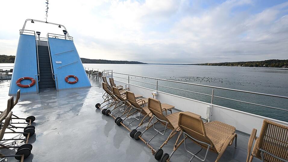 Nur wenige Menschen fuhren am Samstag noch mit dem Ausflugsschiff auf dem Starnberger See.