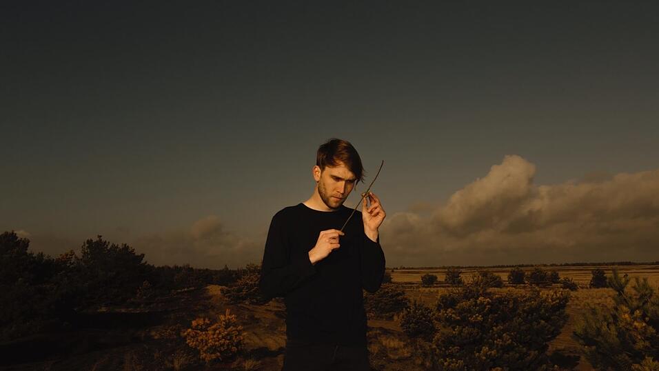 Martin Steer ist als Gitarrist bei 'Frittenbude' bekannt geworden. Seit 2018 macht er auch als Solokünstler unter dem Namen 'Bad Stream' Musik. Martin Steer ist als Gitarrist bei 'Frittenbude' bekannt geworden. Seit 2018 macht er auch als Solokünstler unter dem Namen 'Bad Stream' Musik.