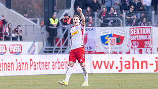 Der Jahn ist wieder da, und Abwehrchef Felix Strauss nach seiner Gelbsperre zur&uuml;ck - rechtzeitig zum Duell mit Primus Osnabr&uuml;ck.