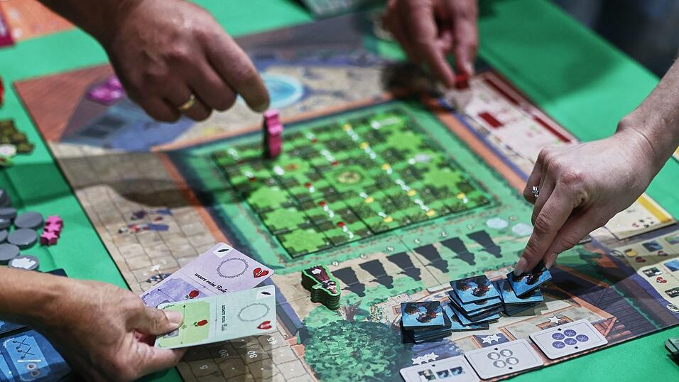 Gesellschaftsspiele bringen generationen&uuml;bergreifend an einen Tisch.