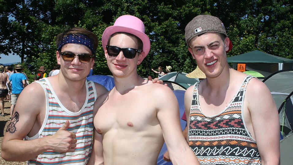 Ein Streifzug durch das Campinggelände: Trotz heißer Temperaturen sind die Festivalbesucher bestens gelaunt. (Foto: David Voltz) Ein Streifzug durch das Campinggelände: Trotz heißer Temperaturen sind die Festivalbesucher bestens gelaunt. (Foto: David Voltz)