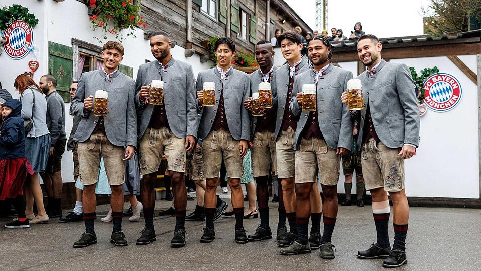Die Stars des FC Bayern durften zufrieden auf dem Oktoberfest anstoßen.