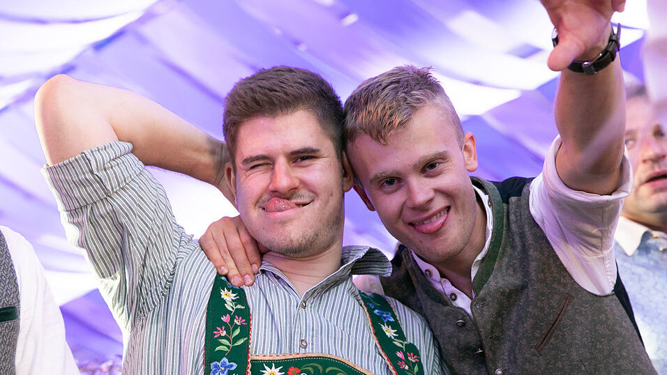 Die Partybilder vom Sonntag, 17. August, aus dem Festzelt Wenisch. Die Partybilder vom Sonntag, 17. August, aus dem Festzelt Wenisch.