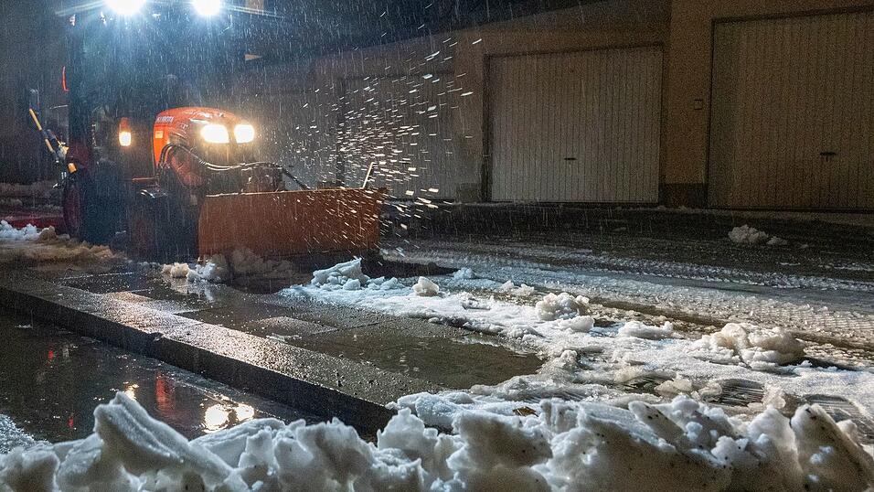 In Franken schneit es seit Sonntag heftig. In Franken schneit es seit Sonntag heftig.