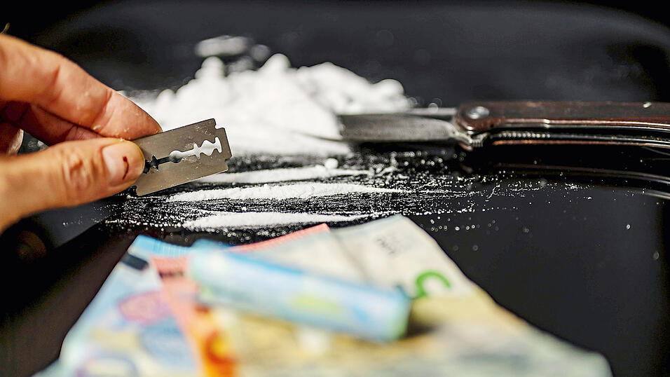 In den Untiefen des Internets verbirgt sich eine Parallelwelt. In der geht es um das große Geld, Drogen und Waffen. In den Untiefen des Internets verbirgt sich eine Parallelwelt. In der geht es um das große Geld, Drogen und Waffen.