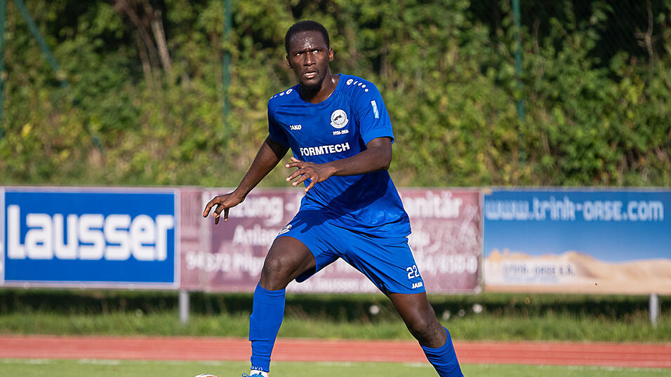 Bogen und zurück: Makamba Sidibe, Allzweckwaffe des TSV Bogen, spielte 2024/25 mal kurz für Türk Gücü, ehe er zurückkehrte. Bogen und zurück: Makamba Sidibe, Allzweckwaffe des TSV Bogen, spielte 2024/25 mal kurz für Türk Gücü, ehe er zurückkehrte.
