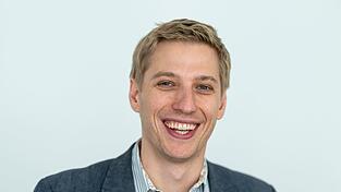 Der Münchner Oberbürgermeister Dominik Krause (Grüne) erhält von seinem Vorgänger Dieter Reiter (SPD) die Amtskette. (Archivbild) Der Münchner Oberbürgermeister Dominik Krause (Grüne) erhält von seinem Vorgänger Dieter Reiter (SPD) die Amtskette. (Archivbild)