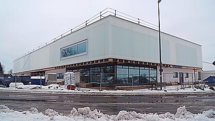 Die Vilstalhallen-Sanierung in Vilsbiburg ist noch nicht beendet. Der Sportbetrieb soll zum Beginn des Schuljahres 2026/2027 möglich sein. Die Vilstalhallen-Sanierung in Vilsbiburg ist noch nicht beendet. Der Sportbetrieb soll zum Beginn des Schuljahres 2026/2027 möglich sein.