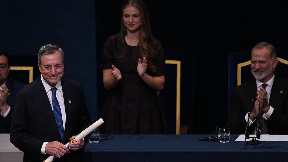 Die Kronprinzessin applaudierte dem Ex-EZB-Präsidenten Draghi. Die Kronprinzessin applaudierte dem Ex-EZB-Präsidenten Draghi.