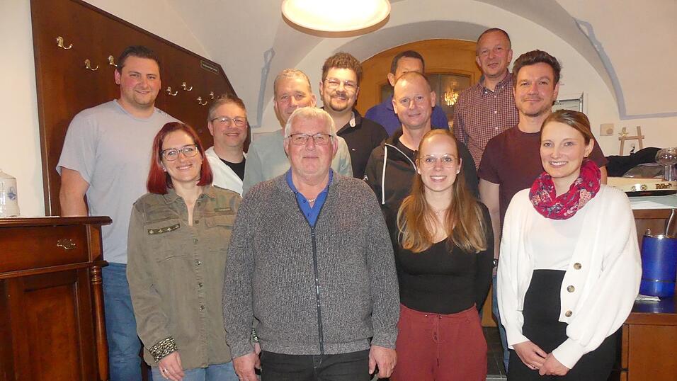 Die Vorstandschaft des FC Altrandsberg wurde f&uuml;r die n&auml;chsten zwei Jahre gew&auml;hlt.