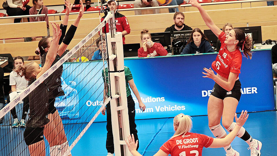 Voll durchziehen: Das müssen die roten Raben um Annie Hatch (re.) und Tina de Groot (2.v.r.) auch gegen Leverkusen wieder. Voll durchziehen: Das müssen die roten Raben um Annie Hatch (re.) und Tina de Groot (2.v.r.) auch gegen Leverkusen wieder.