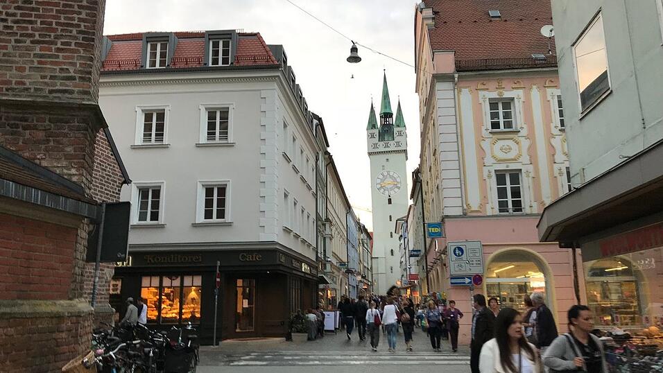 Der Straubinger Stadtplatz wird am Wochenende ganz in mittelalterliches Flair getaucht. Die schönsten Schnappschüsse haben wir für Sie zusammengestellt. Der Straubinger Stadtplatz wird am Wochenende ganz in mittelalterliches Flair getaucht. Die schönsten Schnappschüsse haben wir für Sie zusammengestellt.