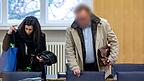 Karl B.s Verteidigerin Daniela Gabler (l.) las am Donnerstag im Gerichtssaal über eine Stunde lang Ausschnitte aus Zeitungsberichten und vor allem Leserbriefe über die mutmaßliche Wahlfälschung vor. Karl B.s Verteidigerin Daniela Gabler (l.) las am Donnerstag im Gerichtssaal über eine Stunde lang Ausschnitte aus Zeitungsberichten und vor allem Leserbriefe über die mutmaßliche Wahlfälschung vor.