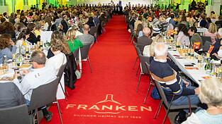 Erstmals k&auml;mpft ein Mann um die Weinkrone. (Archivbild)