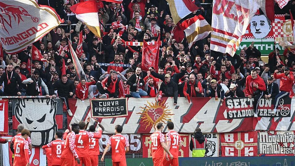 Das frühe 1:0 widmeten die Mainzer dem verletzten Silas. Das frühe 1:0 widmeten die Mainzer dem verletzten Silas.