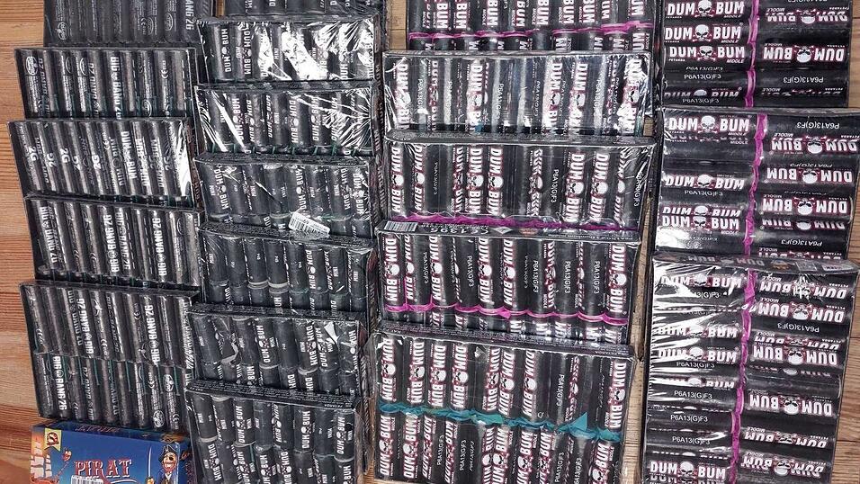 Die Beamten stellten bei einem 33-j&auml;hrigen Deutschen &uuml;ber sechs Kilogramm illegales Feuerwerk sicher.