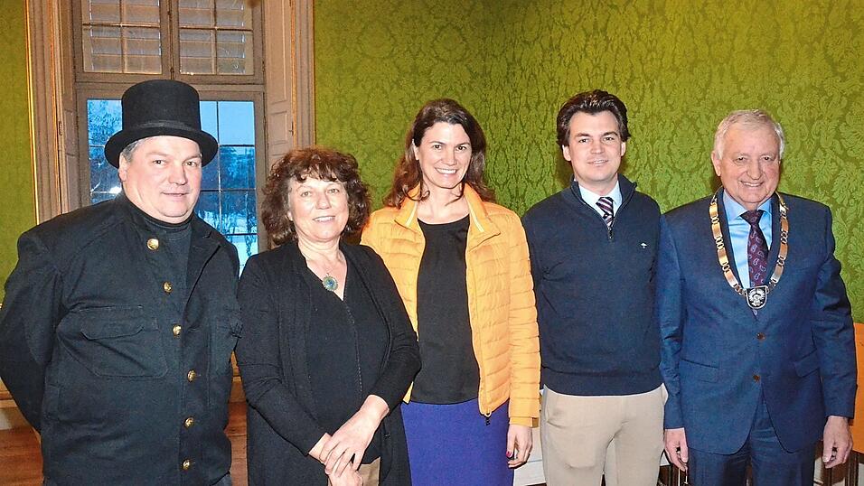 Sie empfingen die G&auml;ste (von links): Roland Roth, Christine Frey, Landr&auml;tin Tanja Schweiger, Fabian Nu&szlig;er und Herbert Heidingsfelder.