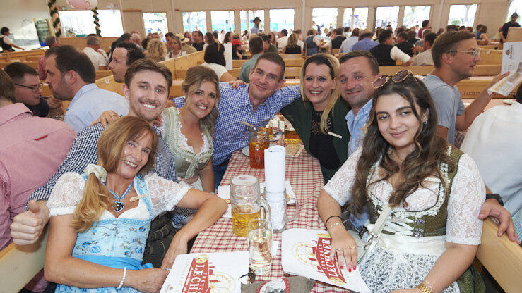 Die Partybilder vom Donnerstag, 17. August 2023, aus dem Festzelt Lechner.