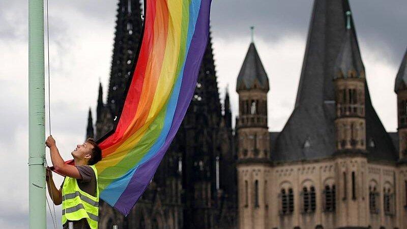 Kann die katholische Kirche toleranter werden?.