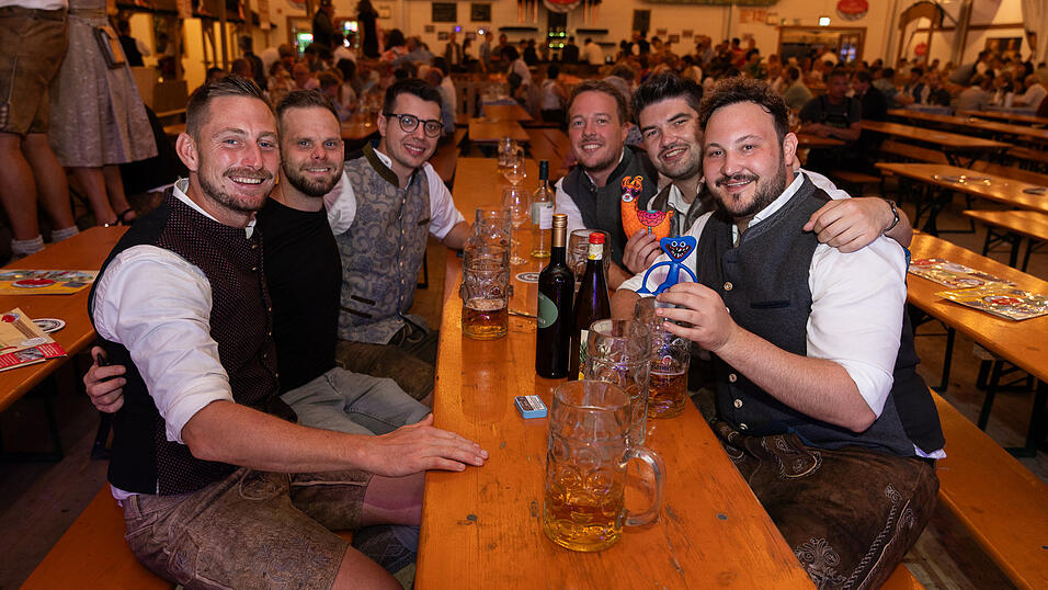 Die Partybilder vom Donnerstag, 17. August 2023, aus dem Festzelt Greindl. Die Partybilder vom Donnerstag, 17. August 2023, aus dem Festzelt Greindl.