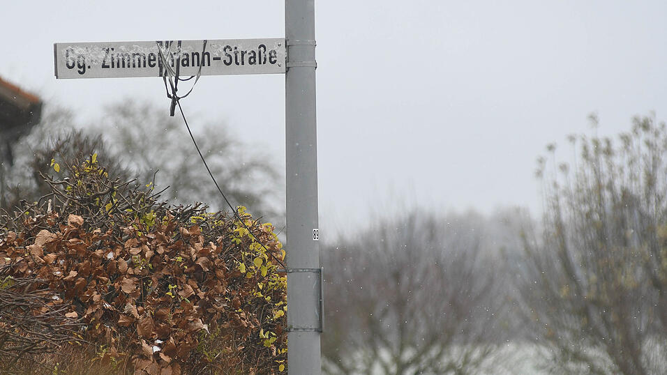 Die Georg-Zimmermann-Stra&szlig;e sorgte in Eslarn trotz winterlicher K&auml;lte f&uuml;r hitzige Diskussionen.