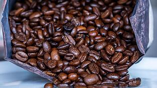 Kunden bekommen Kaffee wieder etwas g&uuml;nstiger. (Symbolbild)
