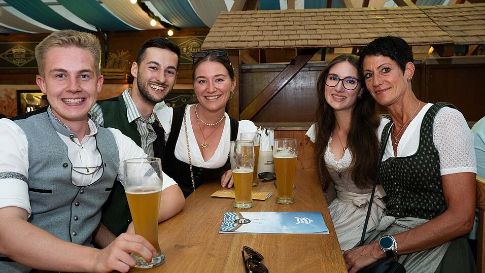 Die Partybilder vom Mittwoch, 12. August, aus dem Festzelt Wenisch. Die Partybilder vom Mittwoch, 12. August, aus dem Festzelt Wenisch.