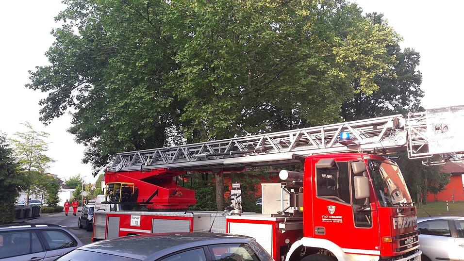 Ein Brand ist am Donnerstagabend in Straubing in einem Hochhaus ausgebrochen. Ein Brand ist am Donnerstagabend in Straubing in einem Hochhaus ausgebrochen.