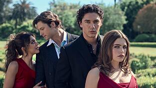 Die College-Serie &laquo;Off Campus&raquo; besch&auml;ftigt derzeit Millionen weltweit. Das sind die Hauptfiguren. Linkes Paar: Allie und Dean (Mika Abdalla und Stephen Kalyn), rechtes Paar: Garrett und Hannah (Belmont Cameli und Ella Bright).