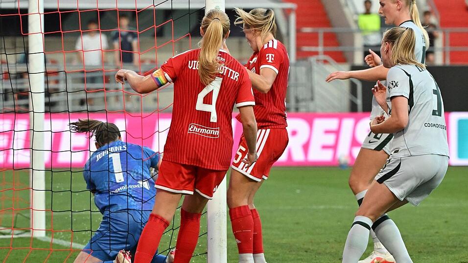 Patzer beim 0:1: Wolfsburgs Torhüterin Stina Johannes. Patzer beim 0:1: Wolfsburgs Torhüterin Stina Johannes.