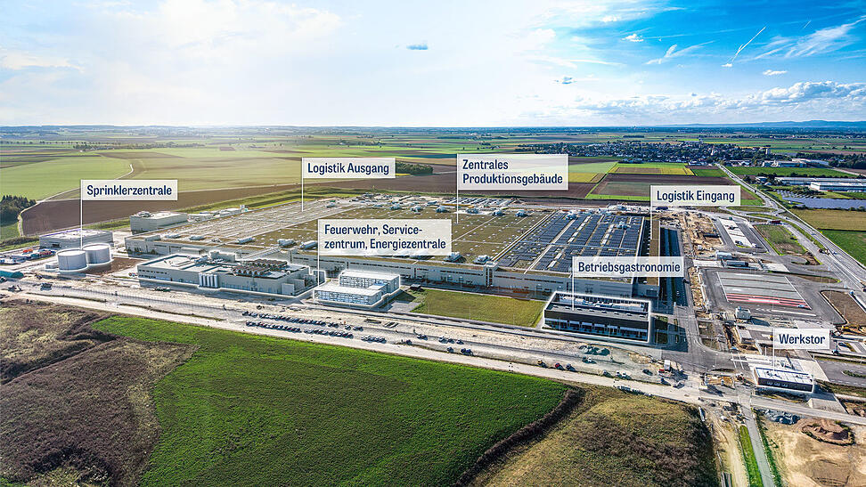 Das neue BMW-Werk bei Irlbach und Stra&szlig;kirchen. Es wurde in nur zweieinhalb Jahren errichtet, rund eine Milliarde Euro hat sich BMW den neuen Standort kosten lassen.