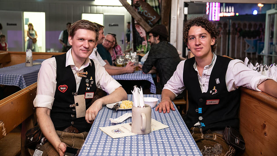 Die Partybilder vom Sonntag, 17. August, aus dem Festzelt Reisinger. Die Partybilder vom Sonntag, 17. August, aus dem Festzelt Reisinger.