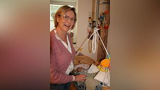 Ihr Lachen hat Hebamme Beate Klingler noch nicht verloren. Trotzdem bangt sie wie viele andere um ihre Existenz.