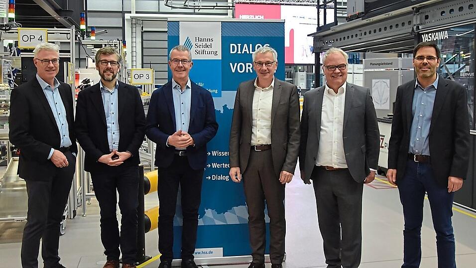 Alexander Kreipl (von links), Prof. Dr. Torsten Busacker, Burkard Hüttl, Werner Bumeder, Karl Heinz Keil und Prof. Dr. Martin Prasch (TZ Puls). Alexander Kreipl (von links), Prof. Dr. Torsten Busacker, Burkard Hüttl, Werner Bumeder, Karl Heinz Keil und Prof. Dr. Martin Prasch (TZ Puls).