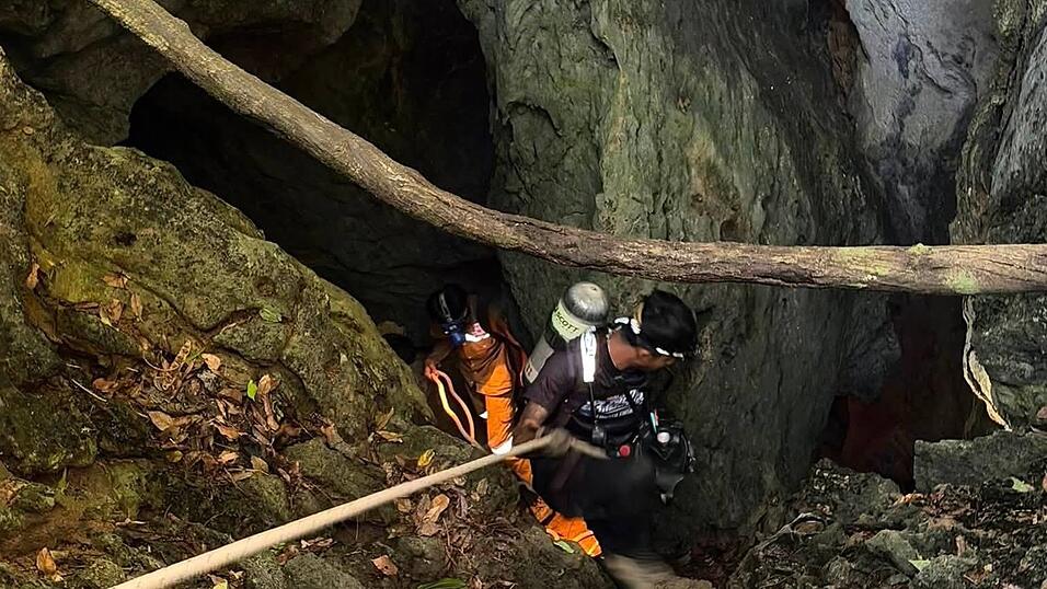 Die Suche in der gefluteten H&ouml;hle gestaltete sich ausgesprochen schwierig.