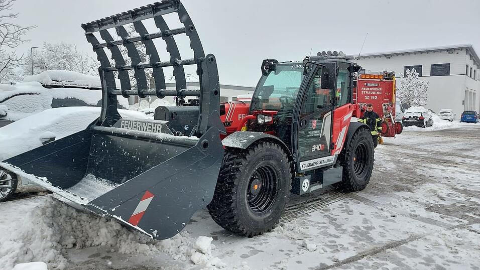 Jedes einzelne R&auml;umfahrzeug wurde mobilisiert, um die Schneemassen zu bek&auml;mpfen.