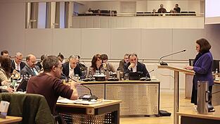 Stadtr&auml;tin Kerstin Radler (Zweite von rechts) hatte beantragt, angesichts der fortgeschrittenen Zeit auf die Haushaltsreden zu verzichten.