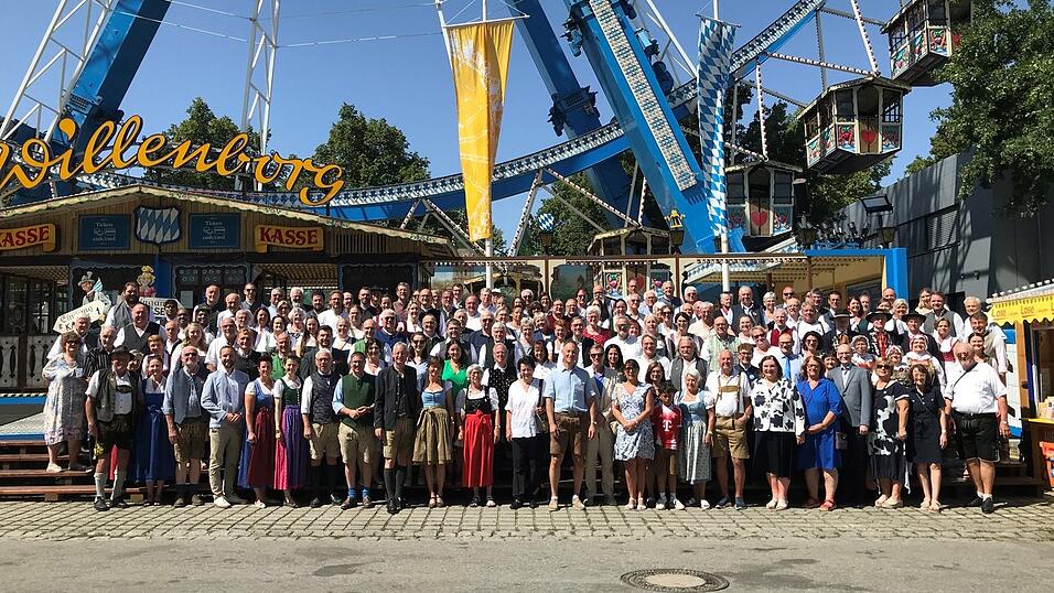 Nach dem Festakt im Theater Am Hagen ging es f&uuml;r die Teilnehmer des Partnerschaftstags zuerst ins Riesenrad und dann ins Festzelt.