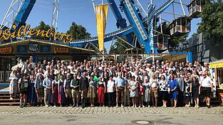 Nach dem Festakt im Theater Am Hagen ging es für die Teilnehmer des Partnerschaftstags zuerst ins Riesenrad und dann ins Festzelt. Nach dem Festakt im Theater Am Hagen ging es für die Teilnehmer des Partnerschaftstags zuerst ins Riesenrad und dann ins Festzelt.
